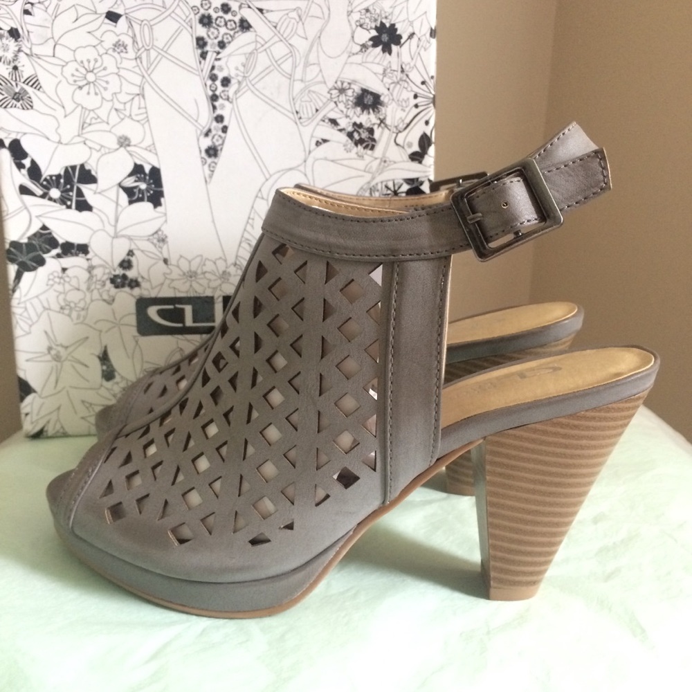 💎New 💎CL by Laundry Lasercut Sandal Pumps - Picture 4 of 6